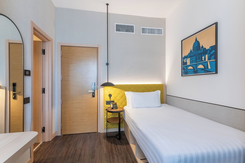 Hilton Garden Inn Rome Colosseum — Hotel rooms in Rome, Lazio