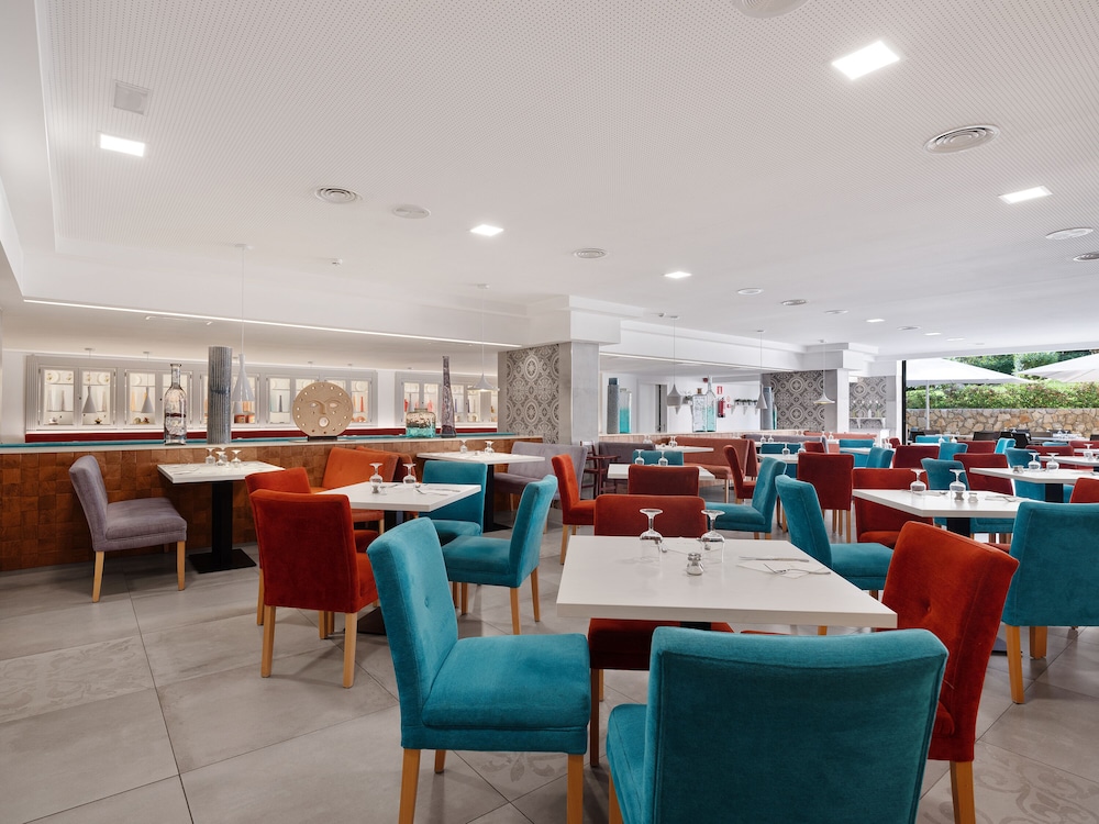 Aquasol Aparthotel — Restaurant & bars in Palma Nova, Balearic Islands