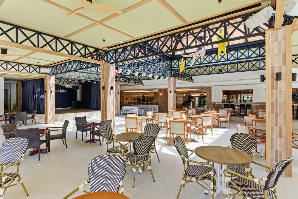 Aquasol Aparthotel — Restaurant & bars in Palma Nova, Balearic Islands