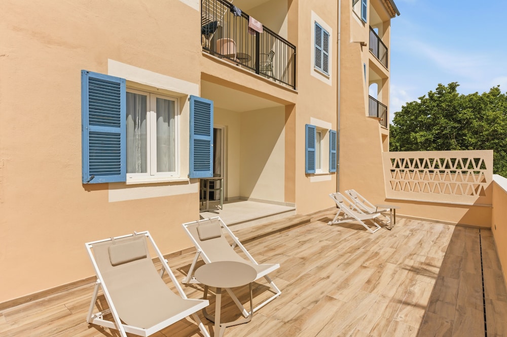 Aquasol Aparthotel — Hotel building in Palma Nova, Balearic Islands