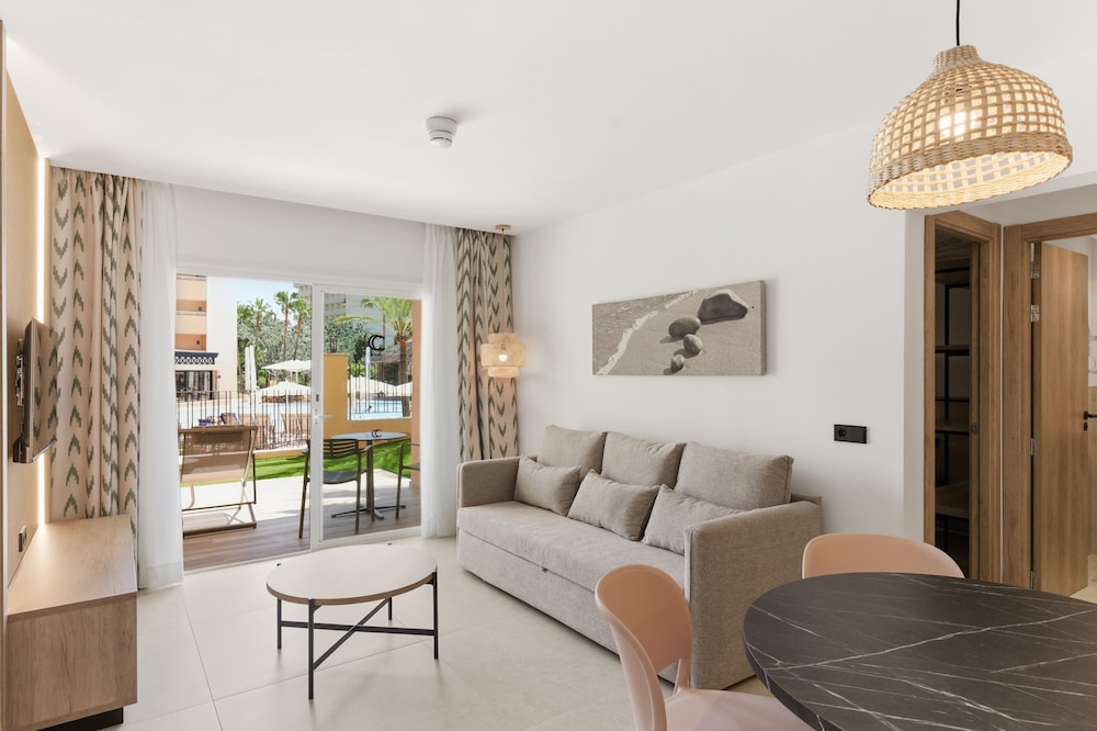 Aquasol Aparthotel — Hotel rooms in Palma Nova, Balearic Islands