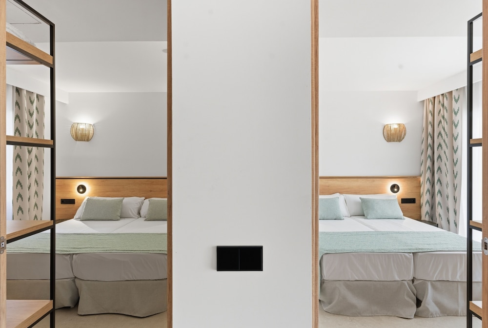 Aquasol Aparthotel — Hotel rooms in Palma Nova, Balearic Islands