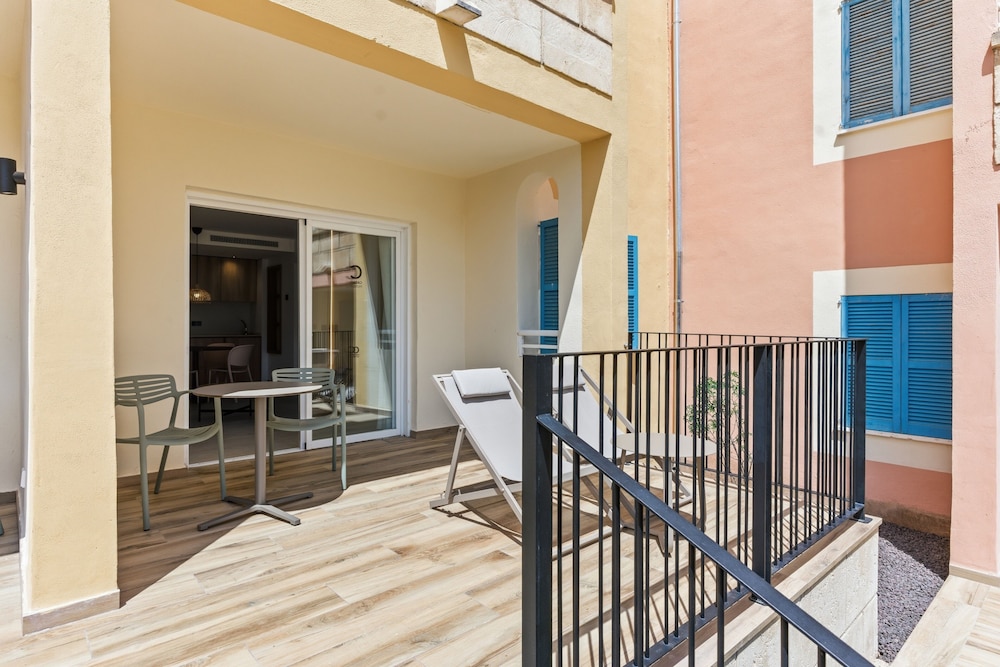 Aquasol Aparthotel — Hotel rooms in Palma Nova, Balearic Islands