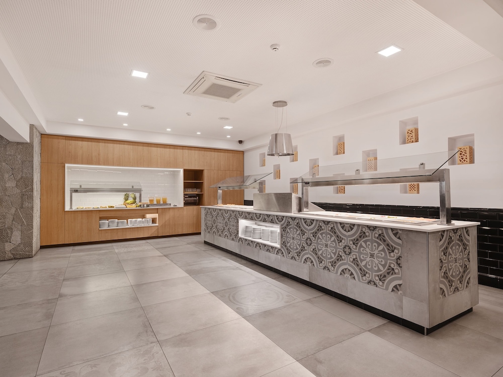 Aquasol Aparthotel — Restaurant & bars in Palma Nova, Balearic Islands