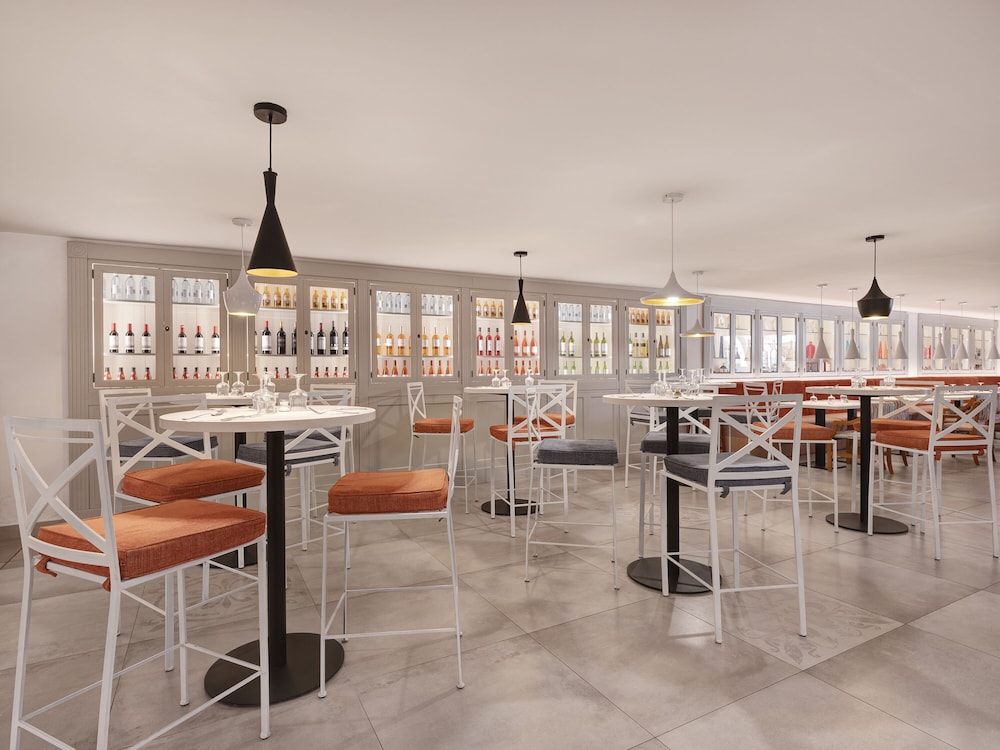 Aquasol Aparthotel — Restaurant & bars in Palma Nova, Balearic Islands
