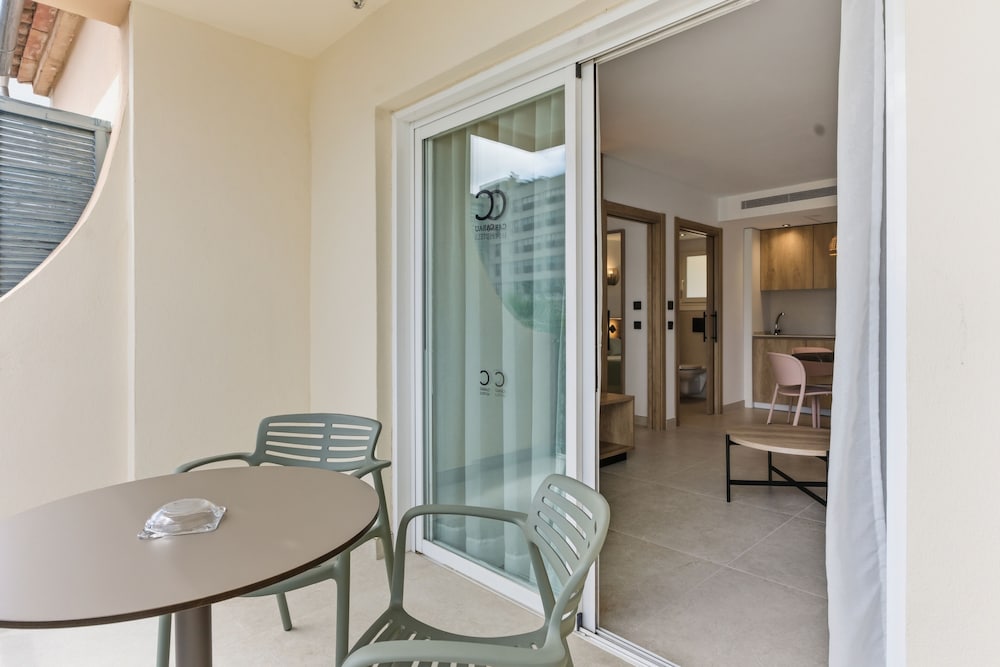 Aquasol Aparthotel — Hotel rooms in Palma Nova, Balearic Islands