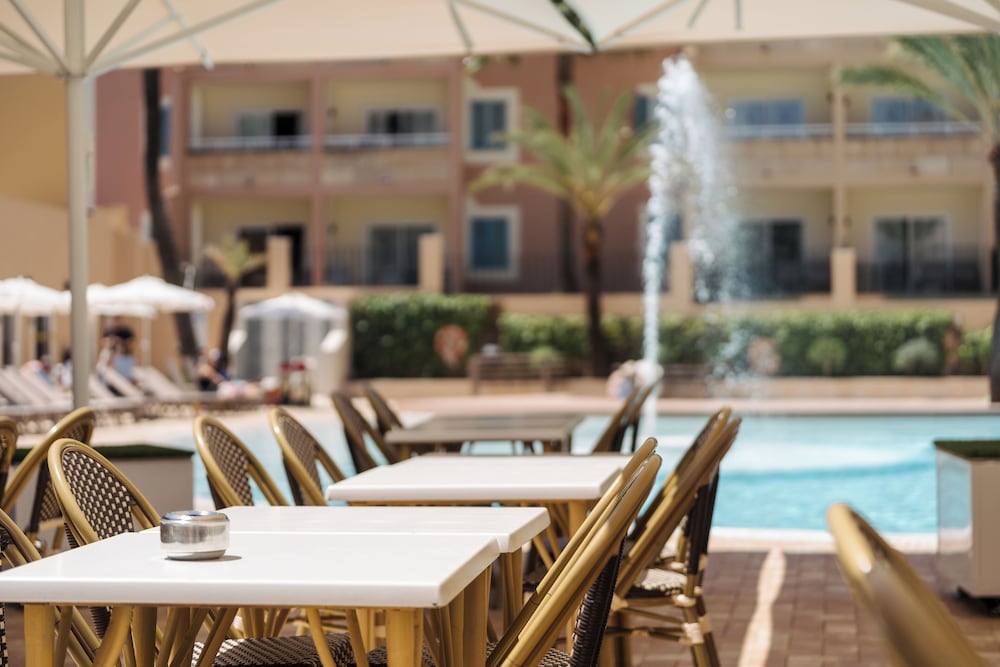 Aquasol Aparthotel — Restaurant & bars in Palma Nova, Balearic Islands