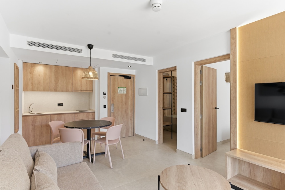 Aquasol Aparthotel — Hotel rooms in Palma Nova, Balearic Islands