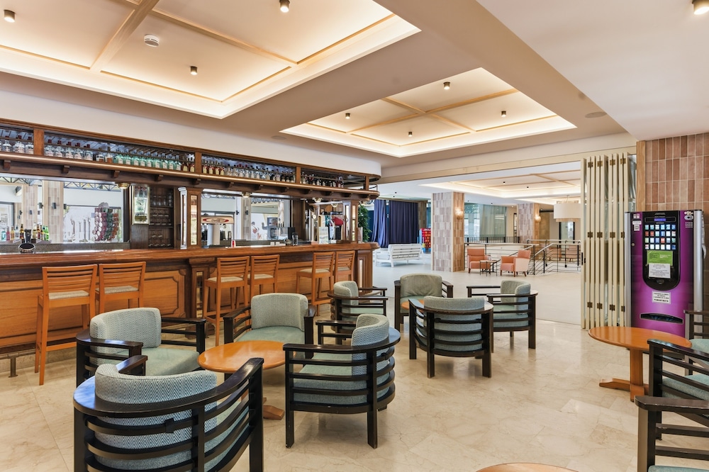 Aquasol Aparthotel — Restaurant & bars in Palma Nova, Balearic Islands