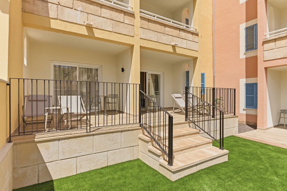 Aquasol Aparthotel — Hotel building in Palma Nova, Balearic Islands