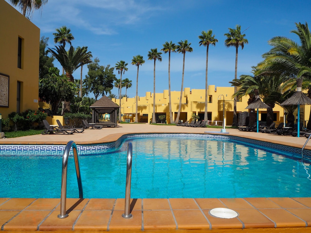 Apartamentos Atlantic Garden Beach Mate — Swimming pool in Corralejo, Canary Islands