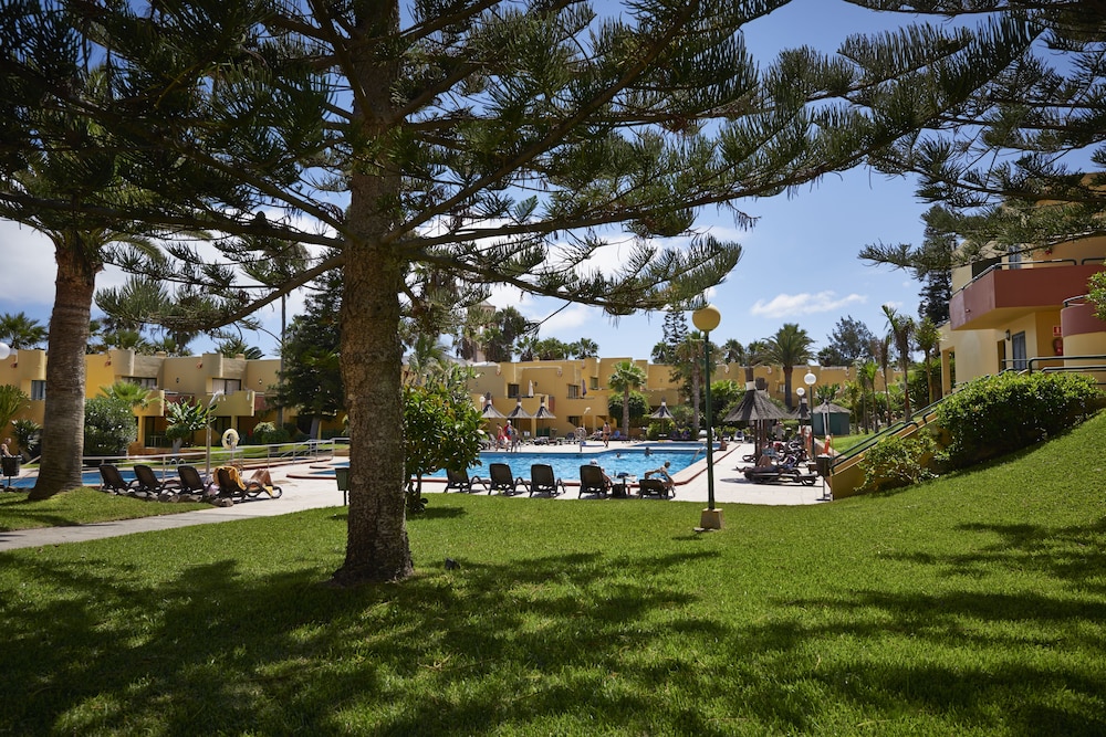 Apartamentos Atlantic Garden Beach Mate — Swimming pool in Corralejo, Canary Islands