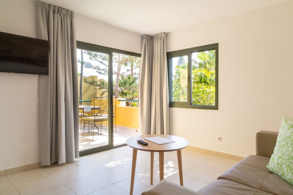 Apartamentos Atlantic Garden Beach Mate — Hotel rooms in Corralejo, Canary Islands