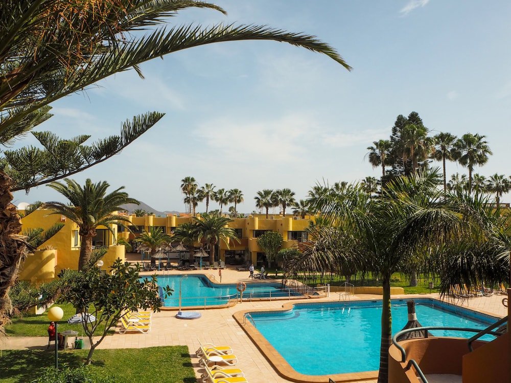 Apartamentos Atlantic Garden Beach Mate — Swimming pool in Corralejo, Canary Islands