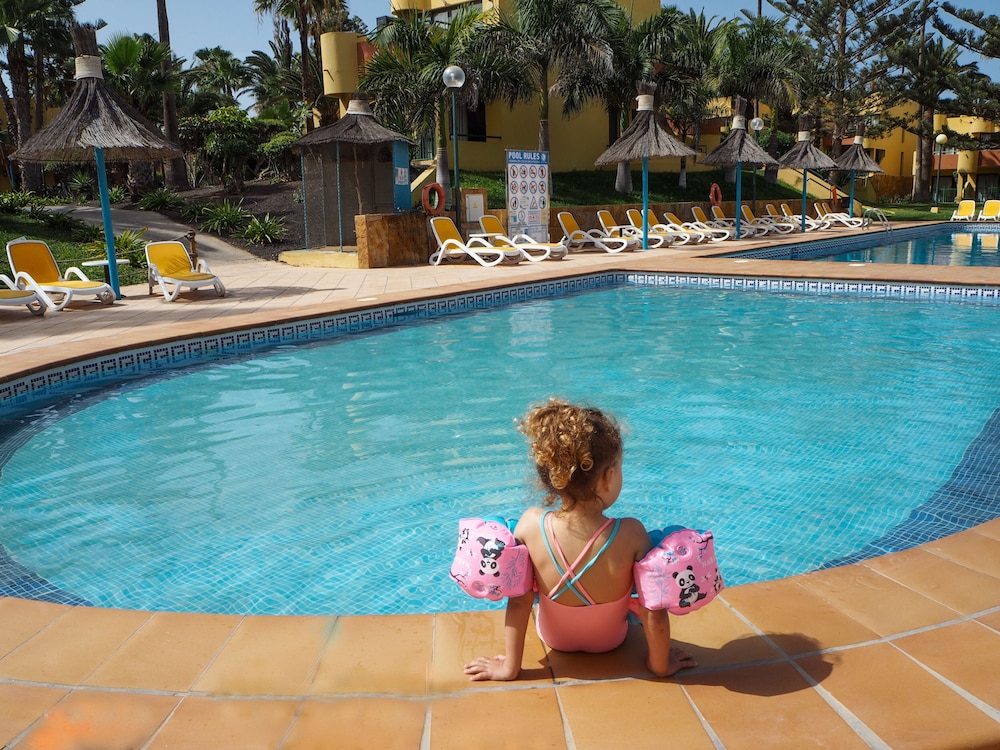 Apartamentos Atlantic Garden Beach Mate — Swimming pool in Corralejo, Canary Islands
