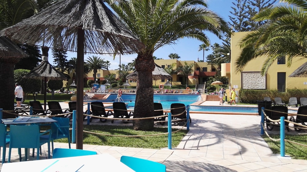 Apartamentos Atlantic Garden Beach Mate — Swimming pool in Corralejo, Canary Islands