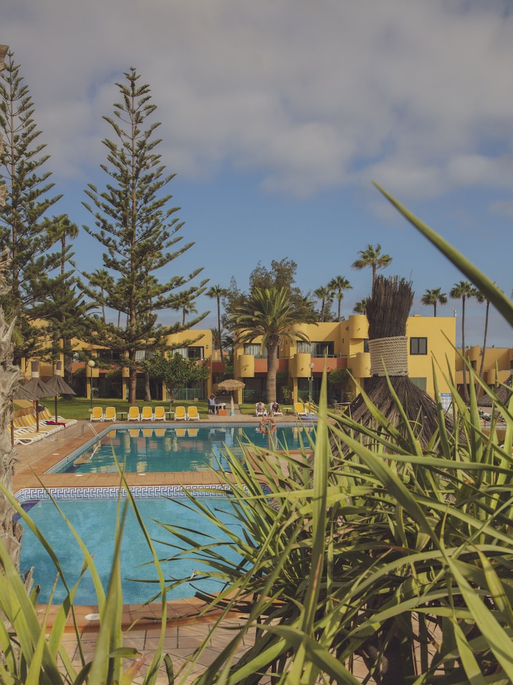 Apartamentos Atlantic Garden Beach Mate — Swimming pool in Corralejo, Canary Islands