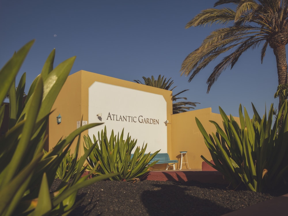 Apartamentos Atlantic Garden Beach Mate — Hotel building in Corralejo, Canary Islands