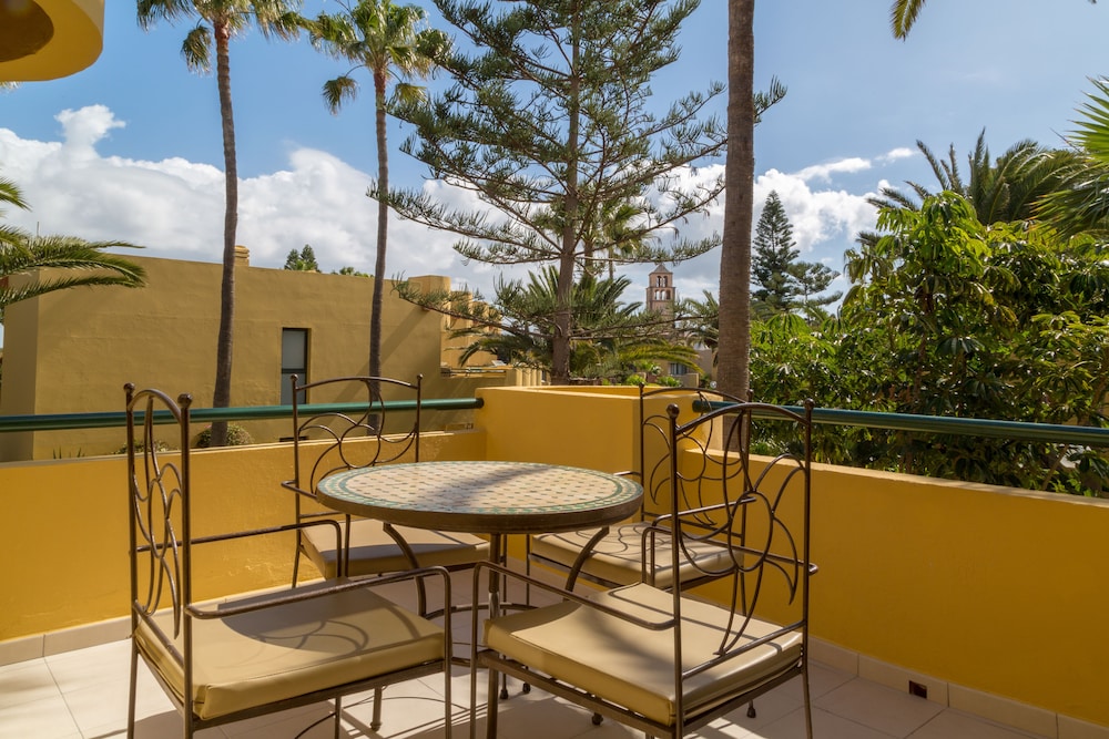 Apartamentos Atlantic Garden Beach Mate — Hotel rooms in Corralejo, Canary Islands