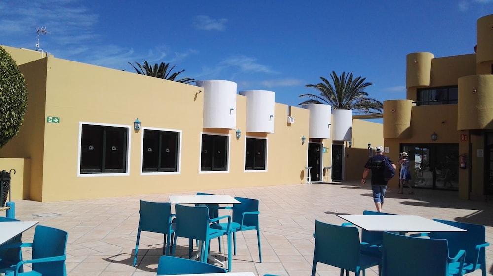 Apartamentos Atlantic Garden Beach Mate — Hotel building in Corralejo, Canary Islands