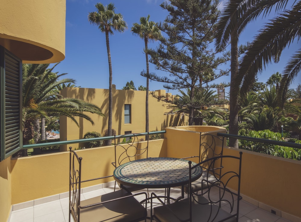 Apartamentos Atlantic Garden Beach Mate — Hotel rooms in Corralejo, Canary Islands