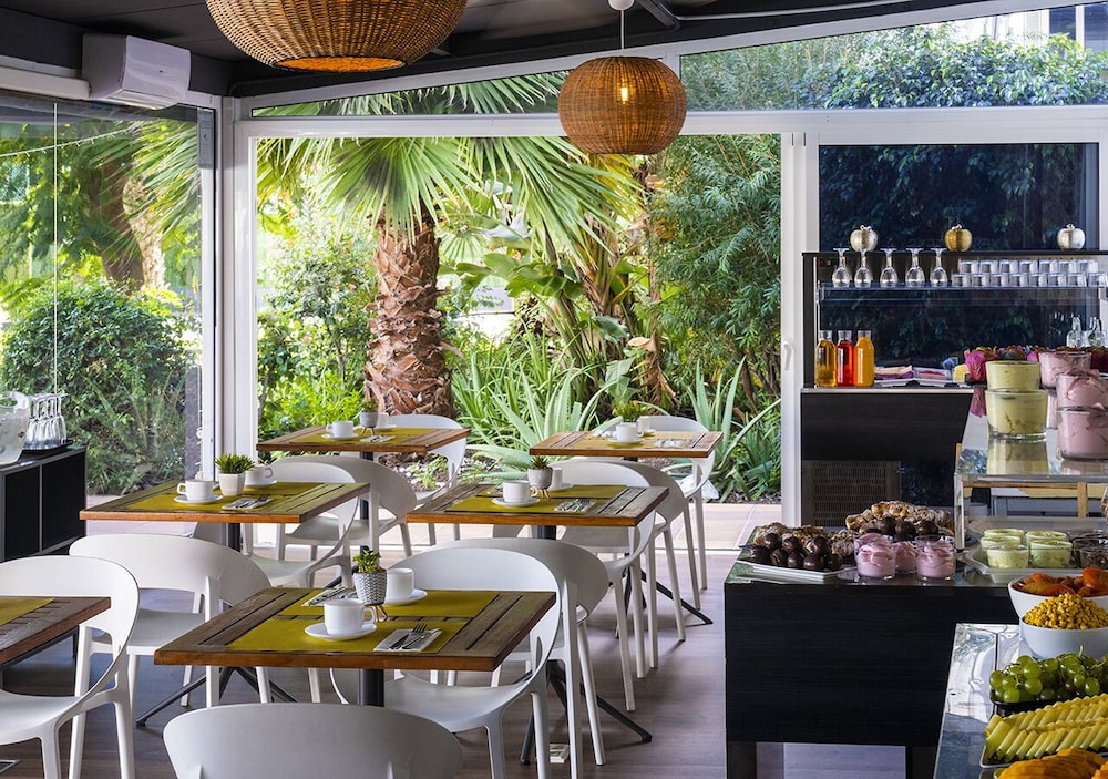 Axel Beach Maspalomas - Adults Only — Restaurant & bars in Playa del Ingles, Canary Islands