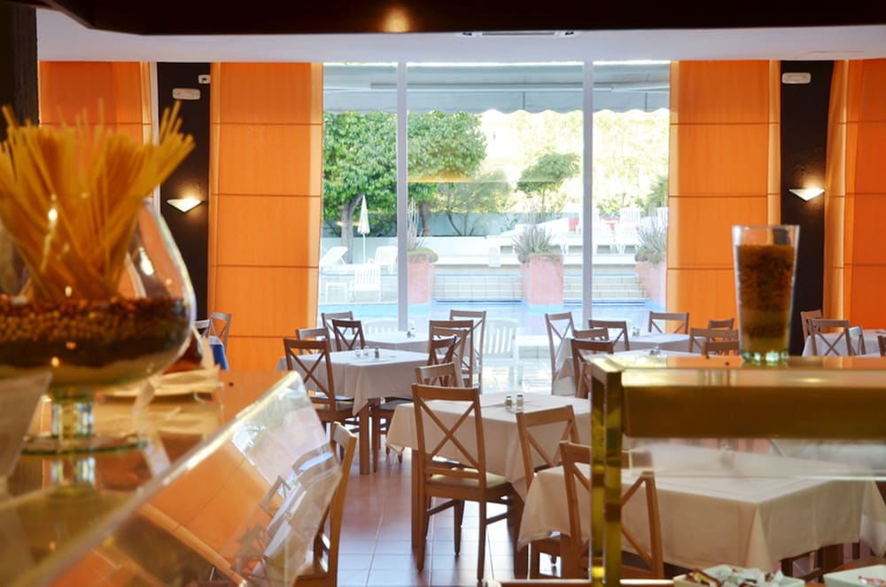 azuLine Hotel Pacific — Restaurant & bars in San Antonio, Balearic Islands