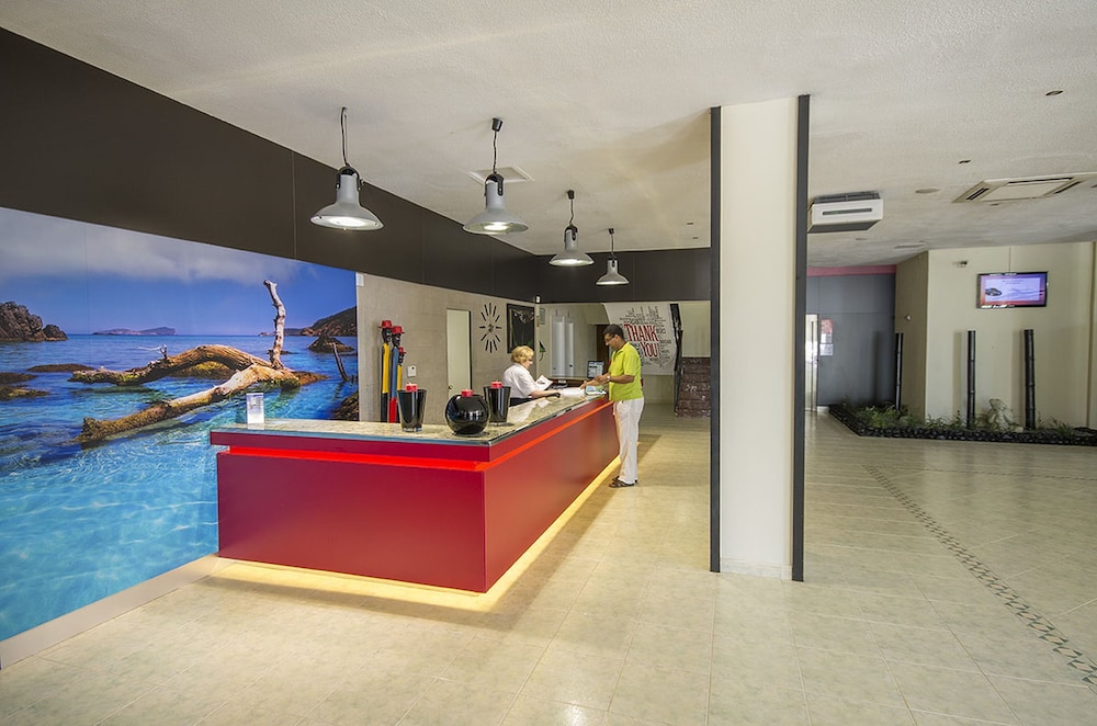 azuLine Hotel Pacific — Hotel building in San Antonio, Balearic Islands