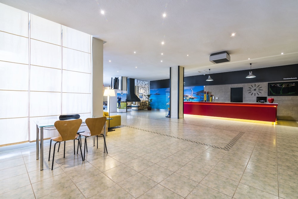 azuLine Hotel Pacific — Hotel building in San Antonio, Balearic Islands