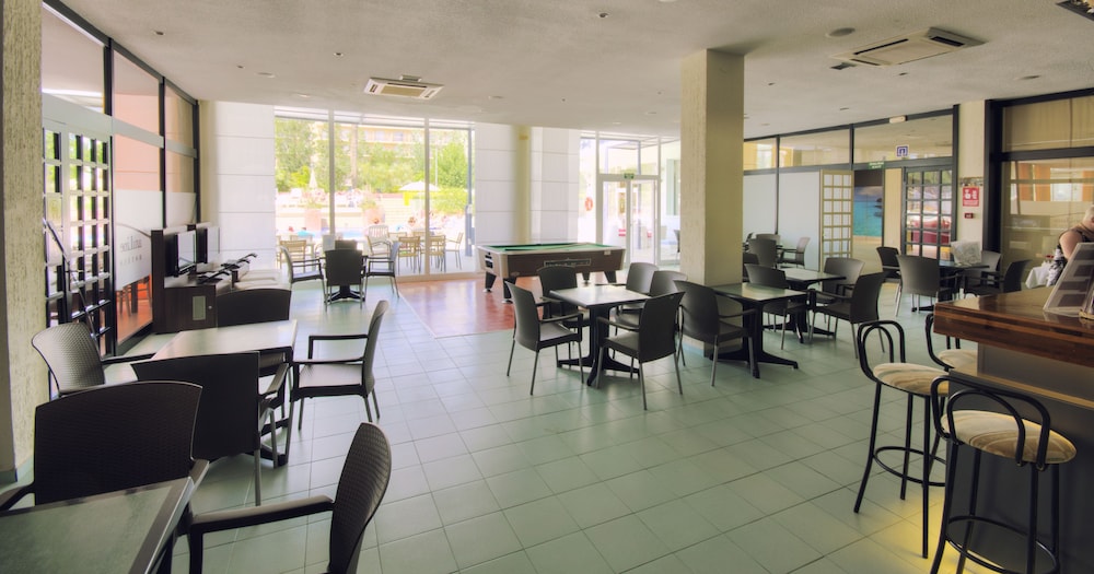 azuLine Hotel Pacific — Restaurant & bars in San Antonio, Balearic Islands