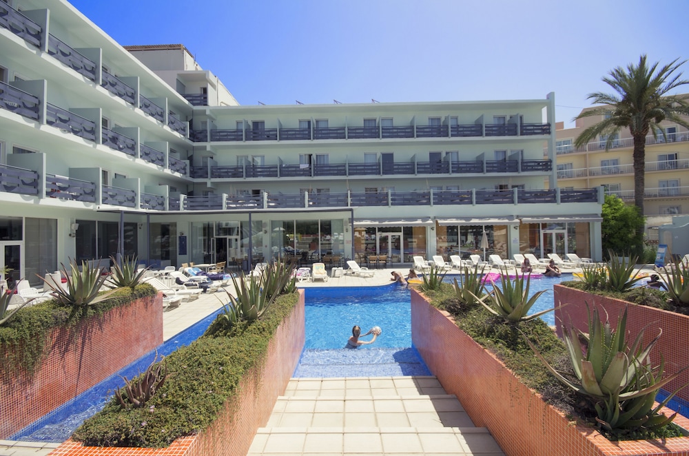 azuLine Hotel Pacific — Swimming pool in San Antonio, Balearic Islands