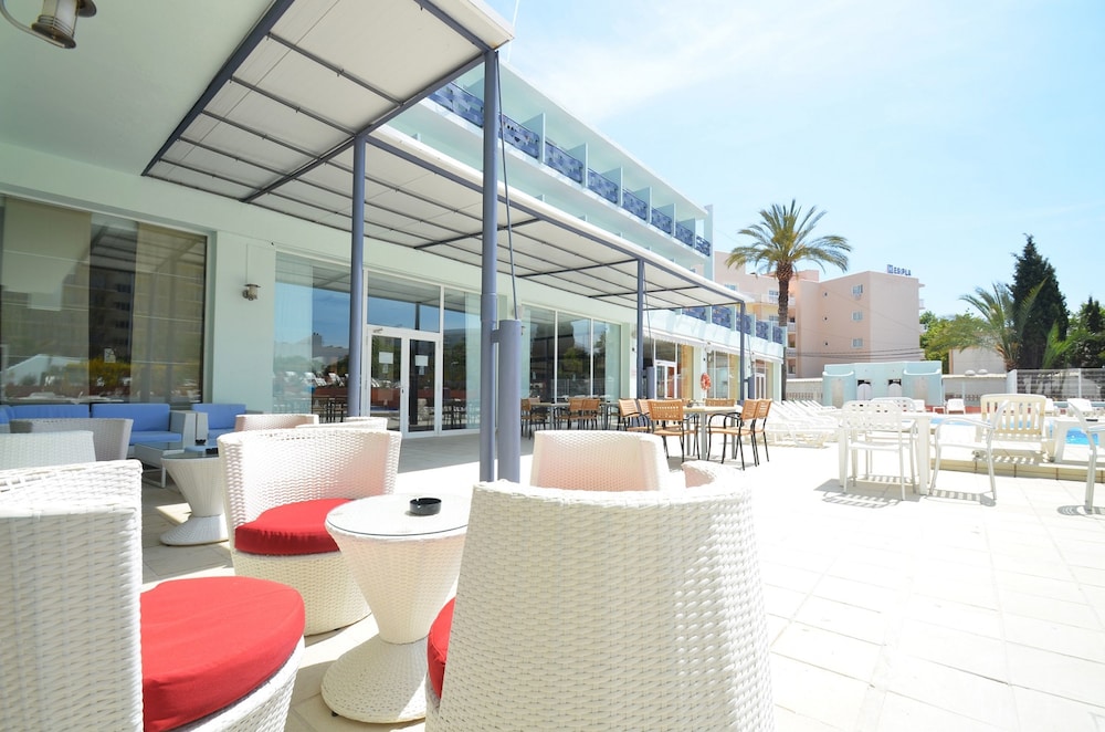 azuLine Hotel Pacific — Hotel building in San Antonio, Balearic Islands