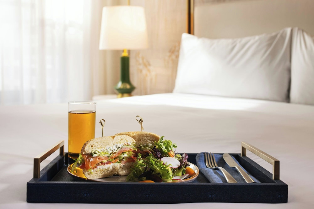 The Talbott, Autograph Collection — Hotel rooms in Chicago, Illinois