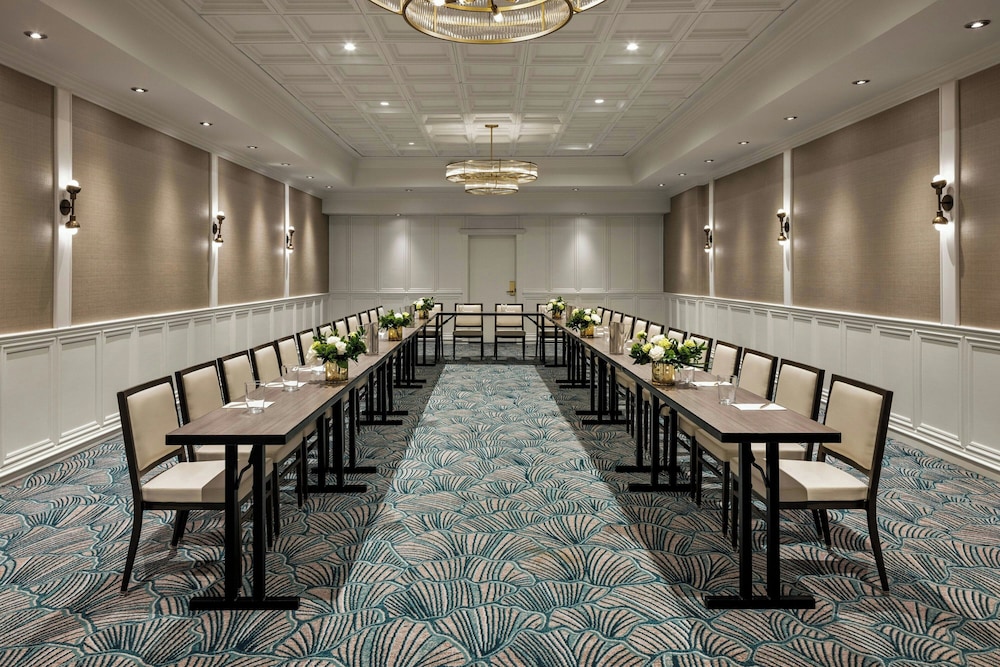 The Talbott, Autograph Collection — Hotel building in Chicago, Illinois