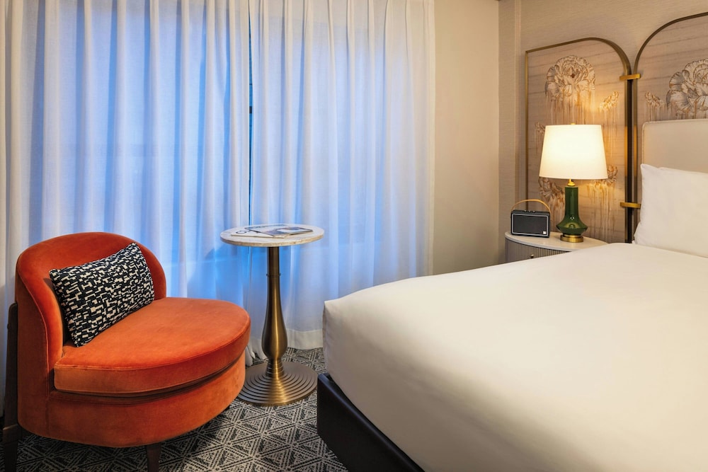 The Talbott, Autograph Collection — Hotel rooms in Chicago, Illinois
