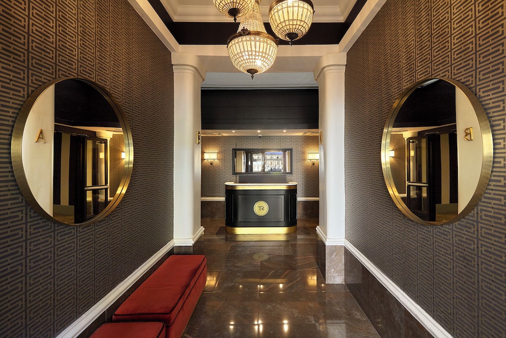 Trianon Borgo Pio — Hotel building in Rome, Lazio