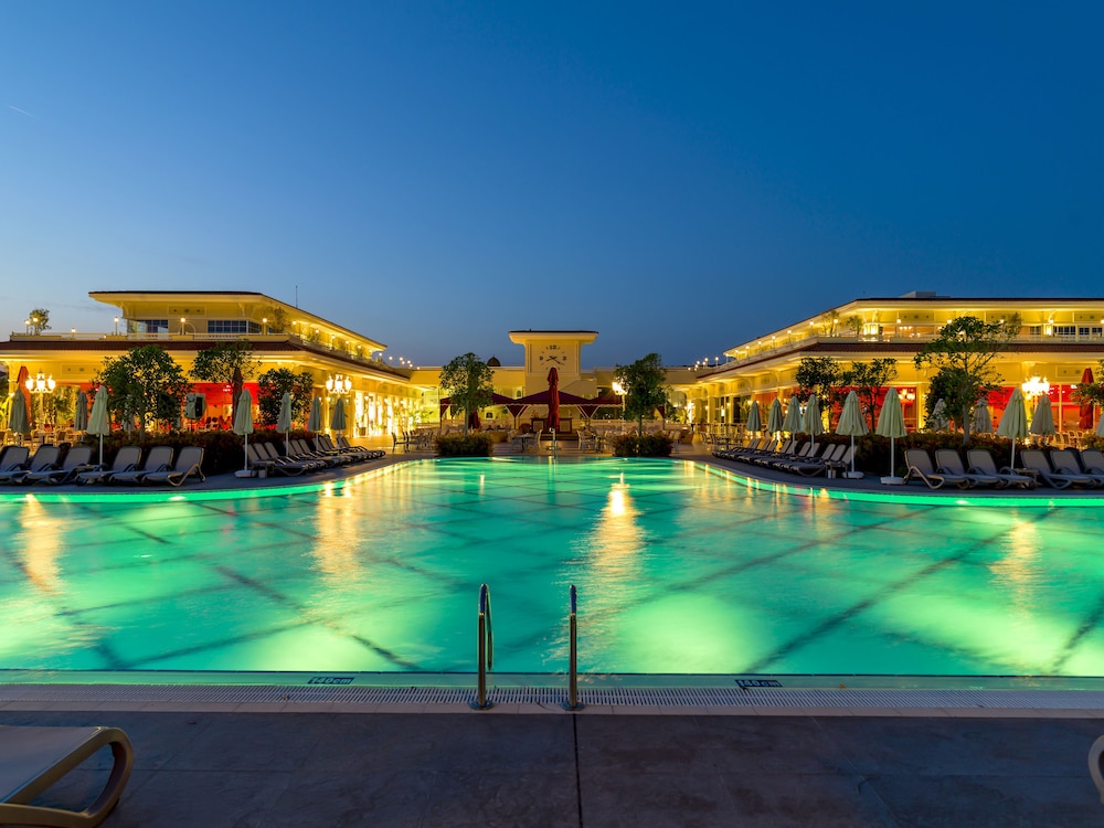 Güral Premier Belek - All Inclusive — Swimming pool in Belek