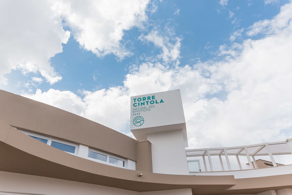 Torre Cintola Greenblu Sea Emotions — Hotel building in Monopoli, Apulia