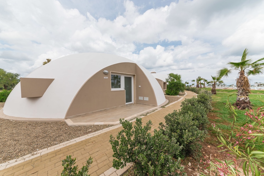 Torre Cintola Greenblu Sea Emotions — Hotel building in Monopoli, Apulia