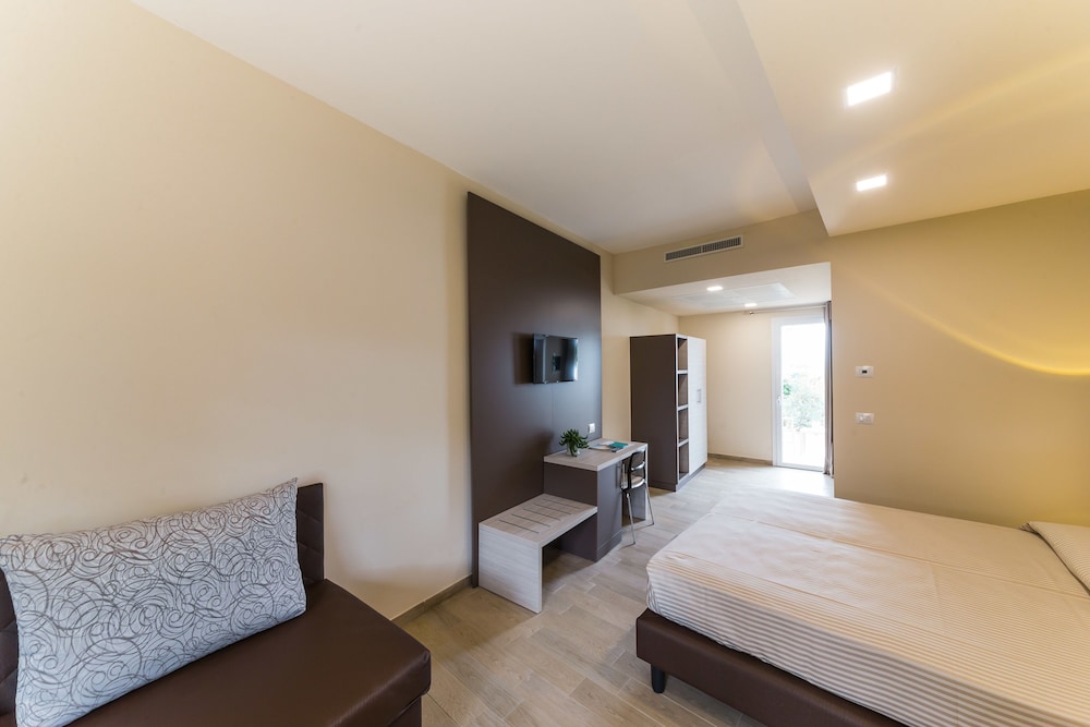 Torre Cintola Greenblu Sea Emotions — Hotel rooms in Monopoli, Apulia