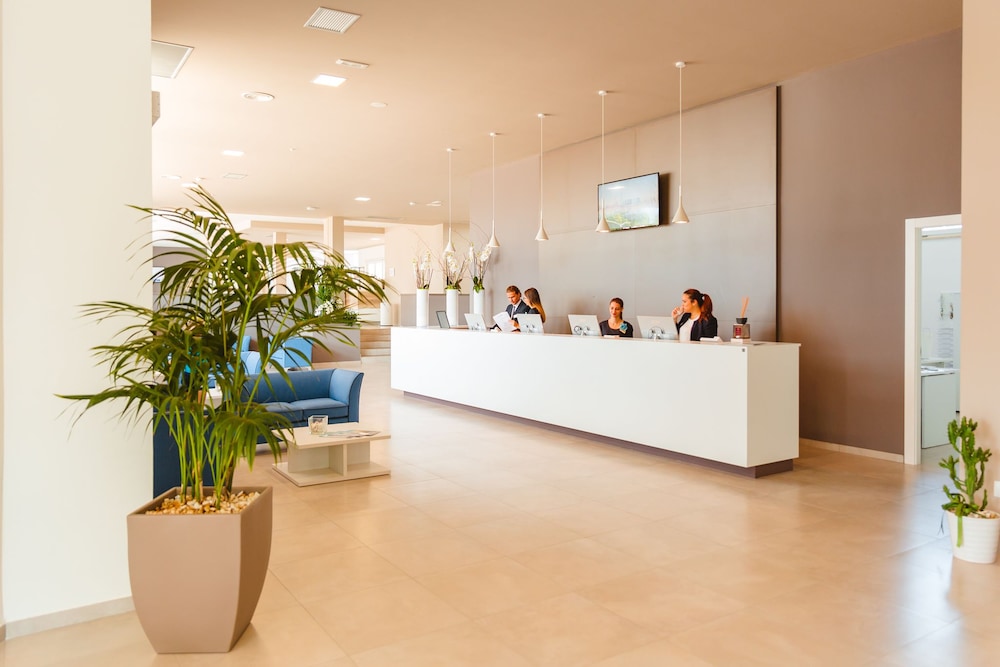 Torre Cintola Greenblu Sea Emotions — Hotel building in Monopoli, Apulia