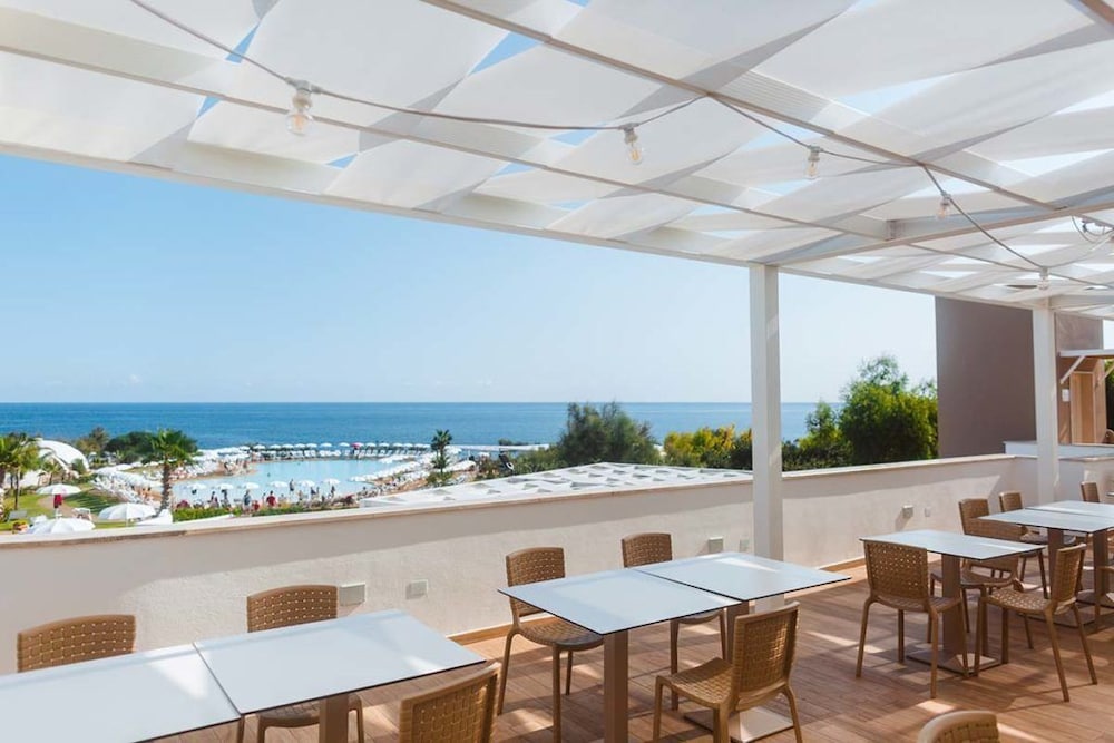 Torre Cintola Greenblu Sea Emotions — Restaurant & bars in Monopoli, Apulia