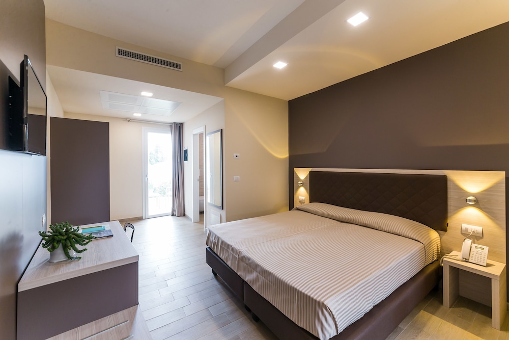 Torre Cintola Greenblu Sea Emotions — Hotel rooms in Monopoli, Apulia