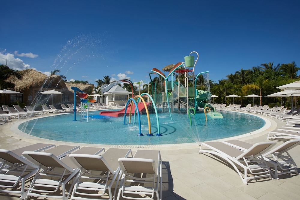 Bahia Principe Explore Esmeralda - Hyatt Inclusive Collection - All Inclusive — Pool in Bavaro, La Altagracia