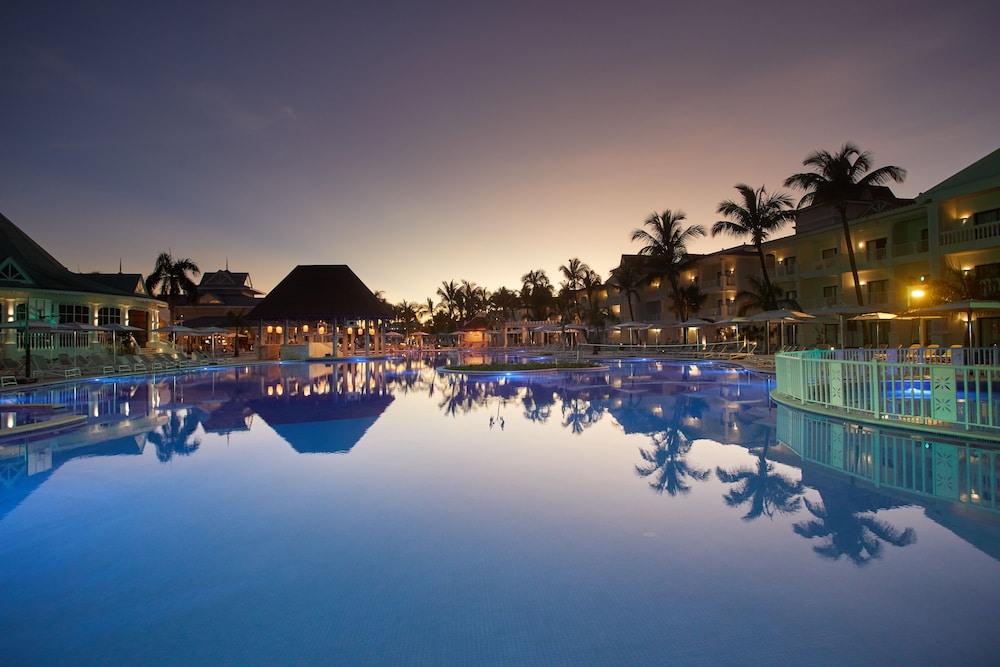 Bahia Principe Explore Esmeralda - Hyatt Inclusive Collection - All Inclusive — Pool in Bavaro, La Altagracia