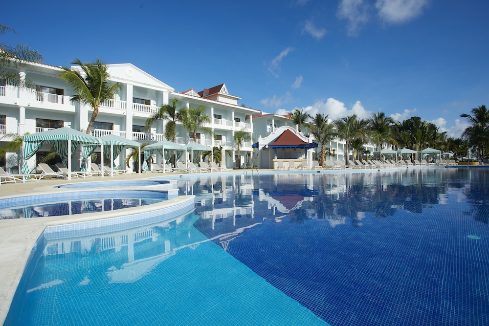 Bahia Principe Explore Esmeralda - Hyatt Inclusive Collection - All Inclusive — Pool in Bavaro, La Altagracia