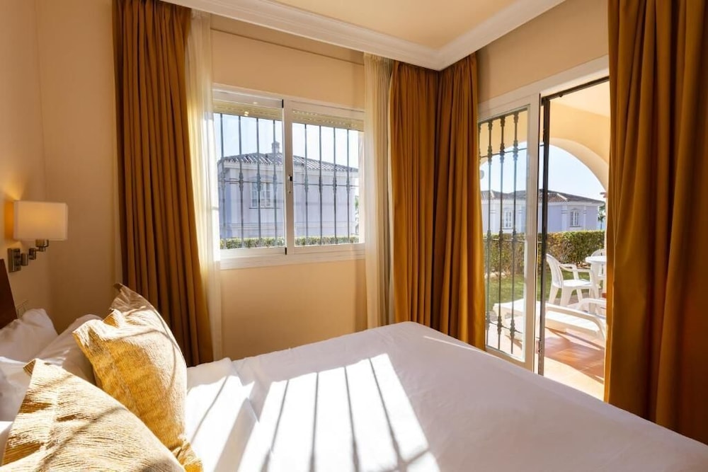 Ramada Hotel & Suites by Wyndham Costa del Sol — Hotel rooms in Mijas, Andalusia