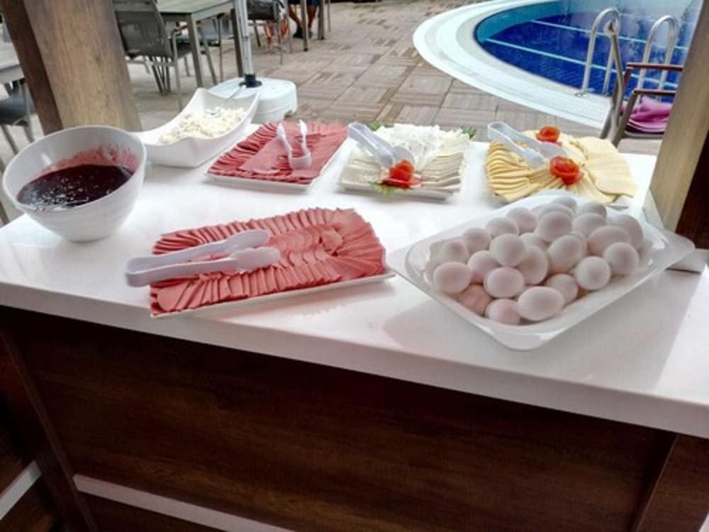 SUNWAY CLUB HOTEL — Restaurant & bars in Marmaris, Mugla