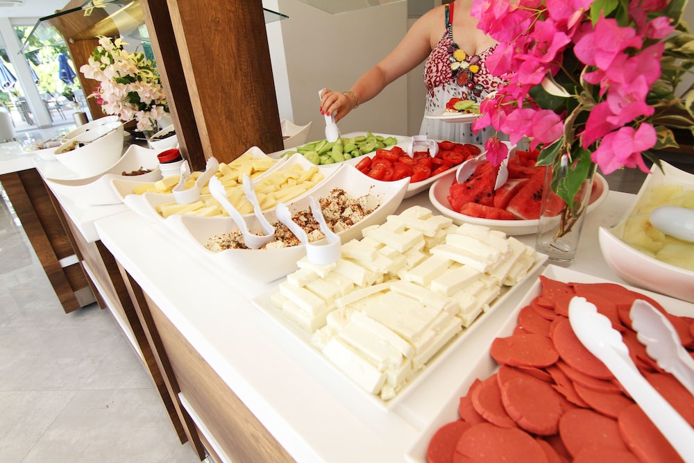 SUNWAY CLUB HOTEL — Restaurant & bars in Marmaris, Mugla