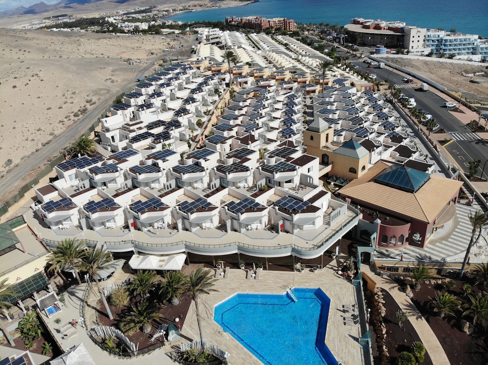 Hotel Esmeralda Maris by LIVVO — Hotel building in Costa Calma, Canary Islands